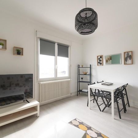 Appartement pratique porte de Lyon Grigny (Rhone) Extérieur photo